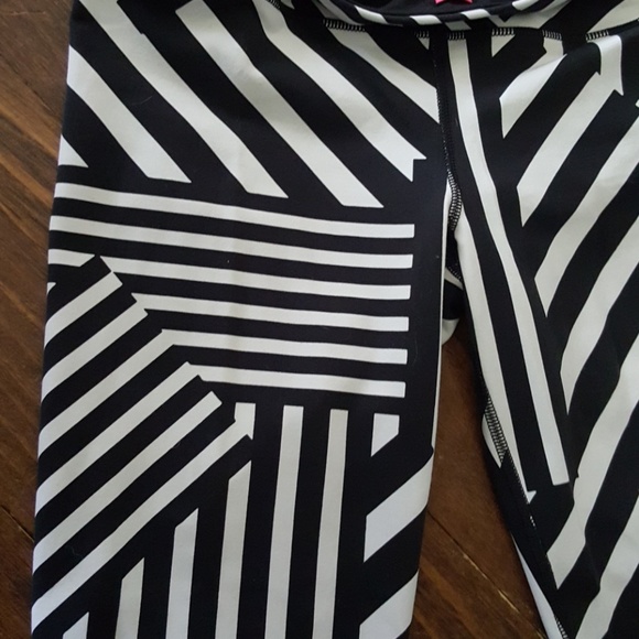 SOLD. Victoria Sport knockout tight - Picture 3 of 4